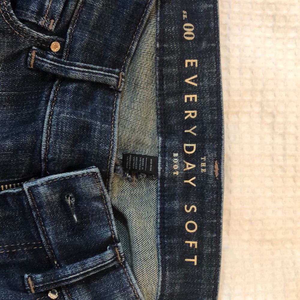 Used like new size 00 Boot cut White House Black Market blue Jean